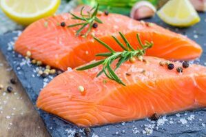 Filete de salmón en la dieta de hombres con libido disminuida.
